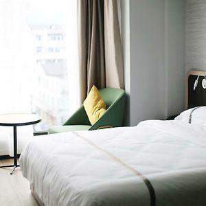 Single Room Mountain View